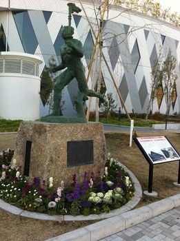 東京オリンピック記念の像